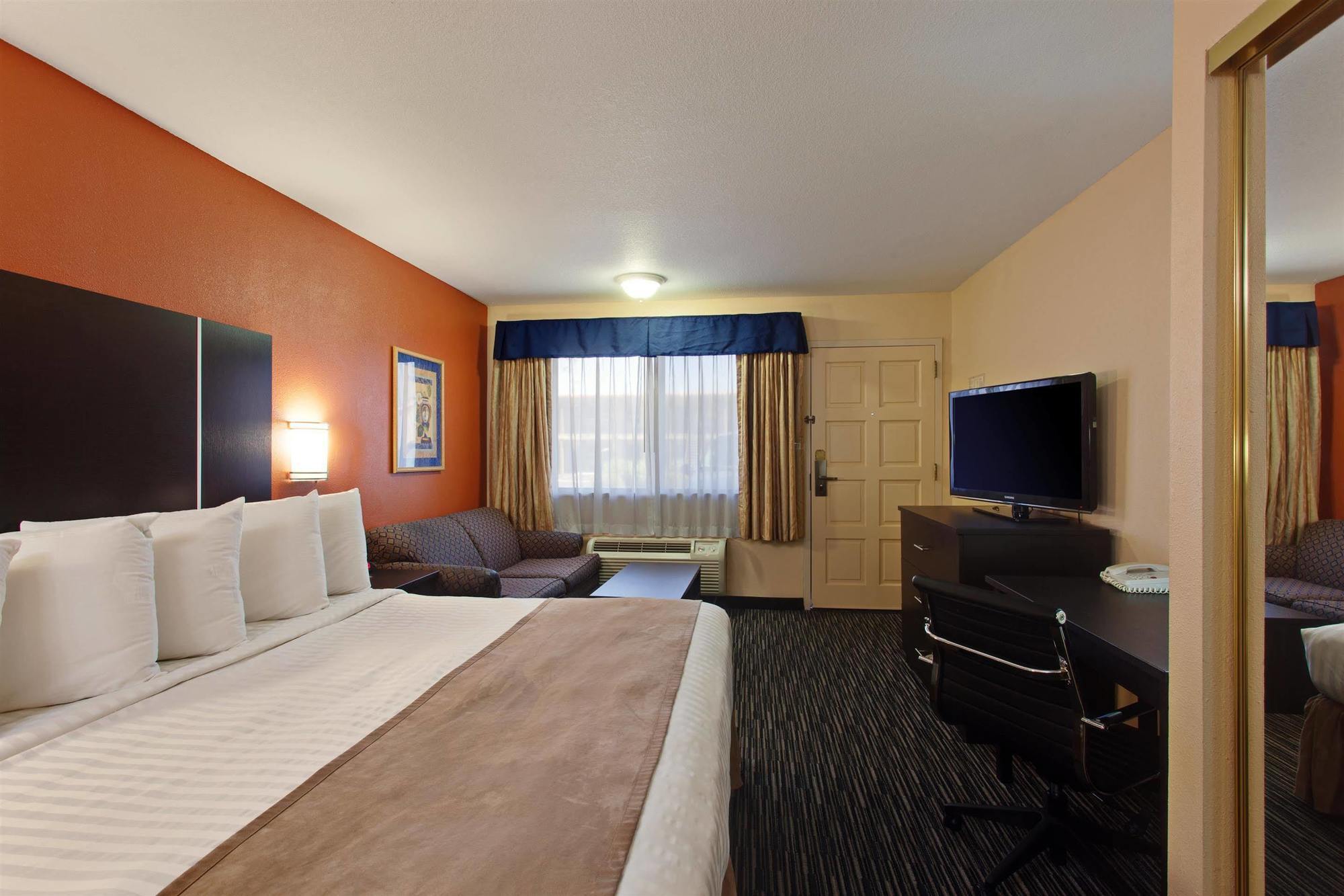 Western Desert Motel